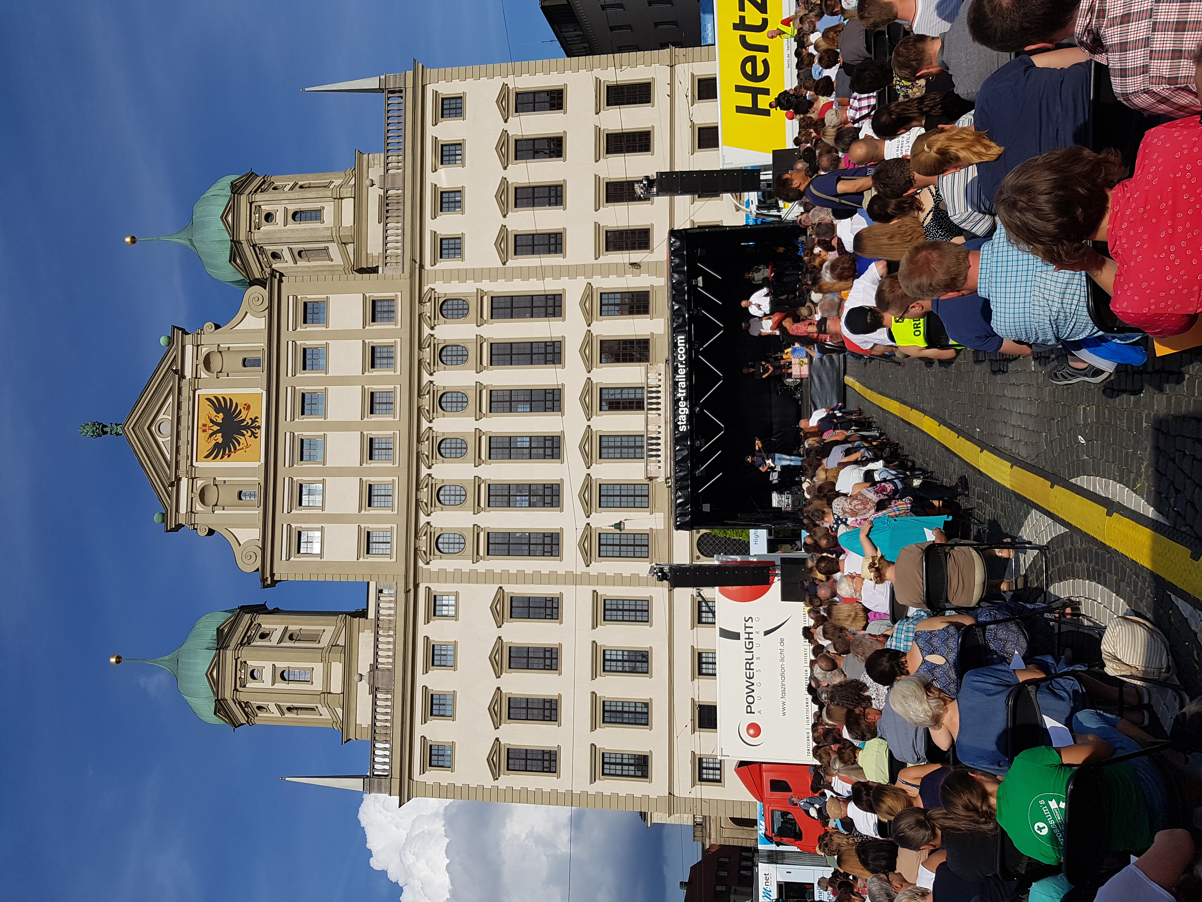 LILLY48 am Rathausplatz Augsburg