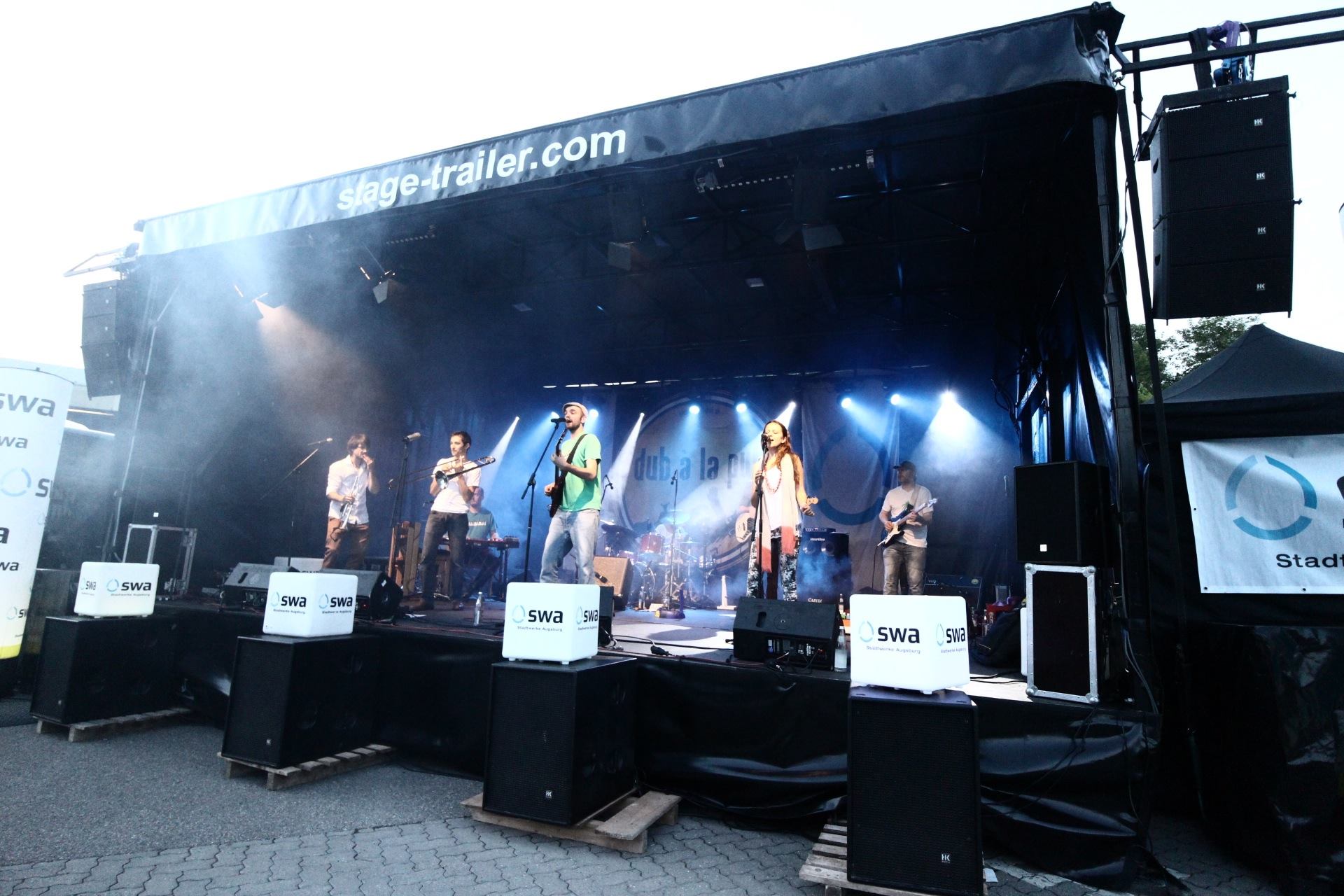 LILLY48 mit einer Band bei den SWA